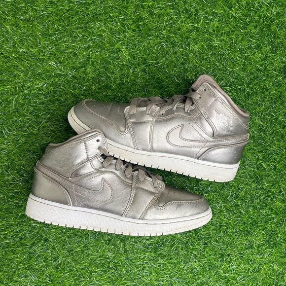 Air Jordan 1 Mid Sepia Stone Size Kid's 5.5Y - Picture 1 of 6